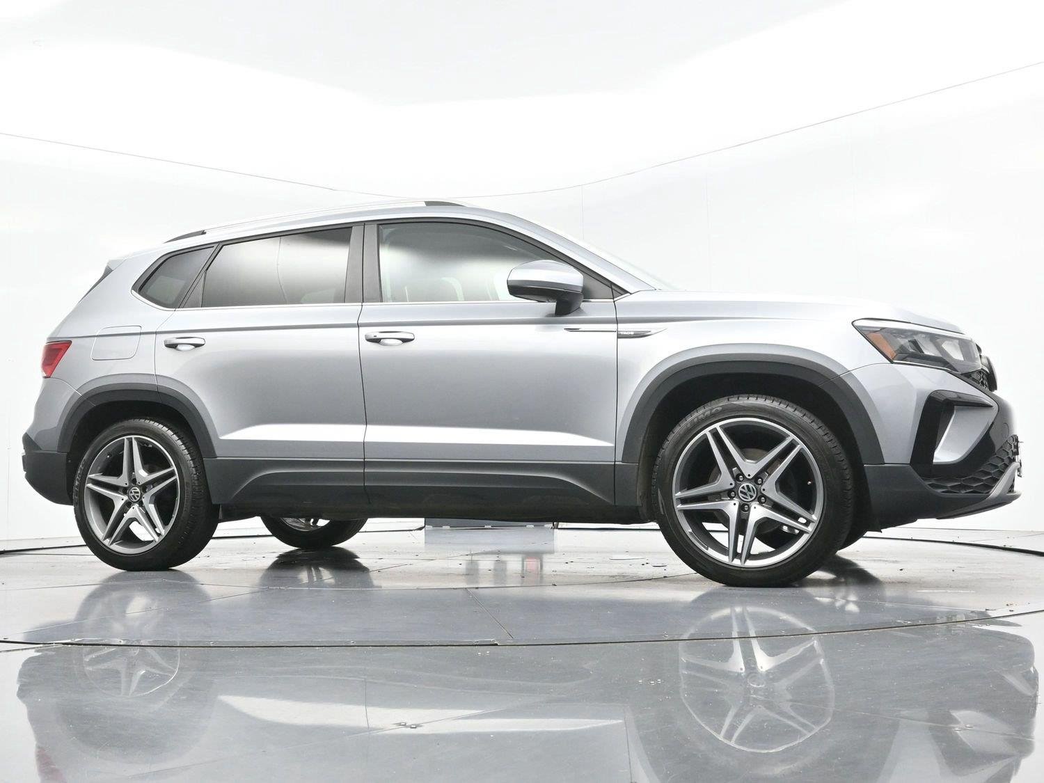 Used 2023 Pyrite Silver Metallic Volkswagen SE image 47