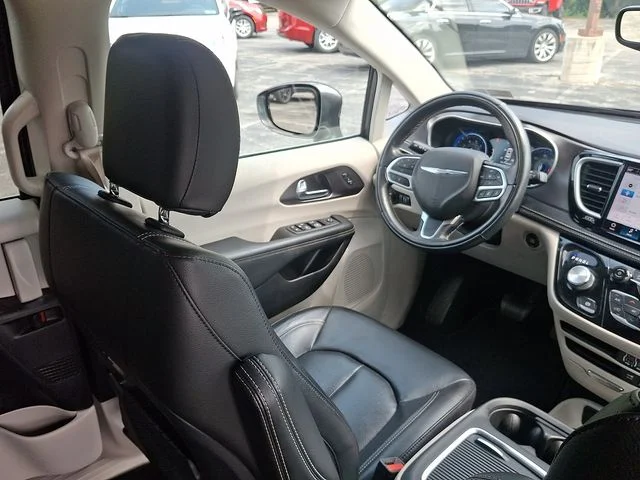 Used 2022 Gray Chrysler Touring L image 14