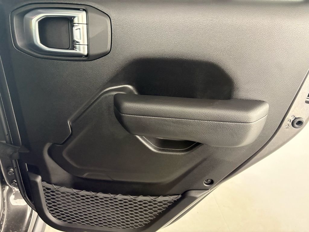 New 2026 Granite Crystal Metallic Clearcoat Jeep Mojave image 37