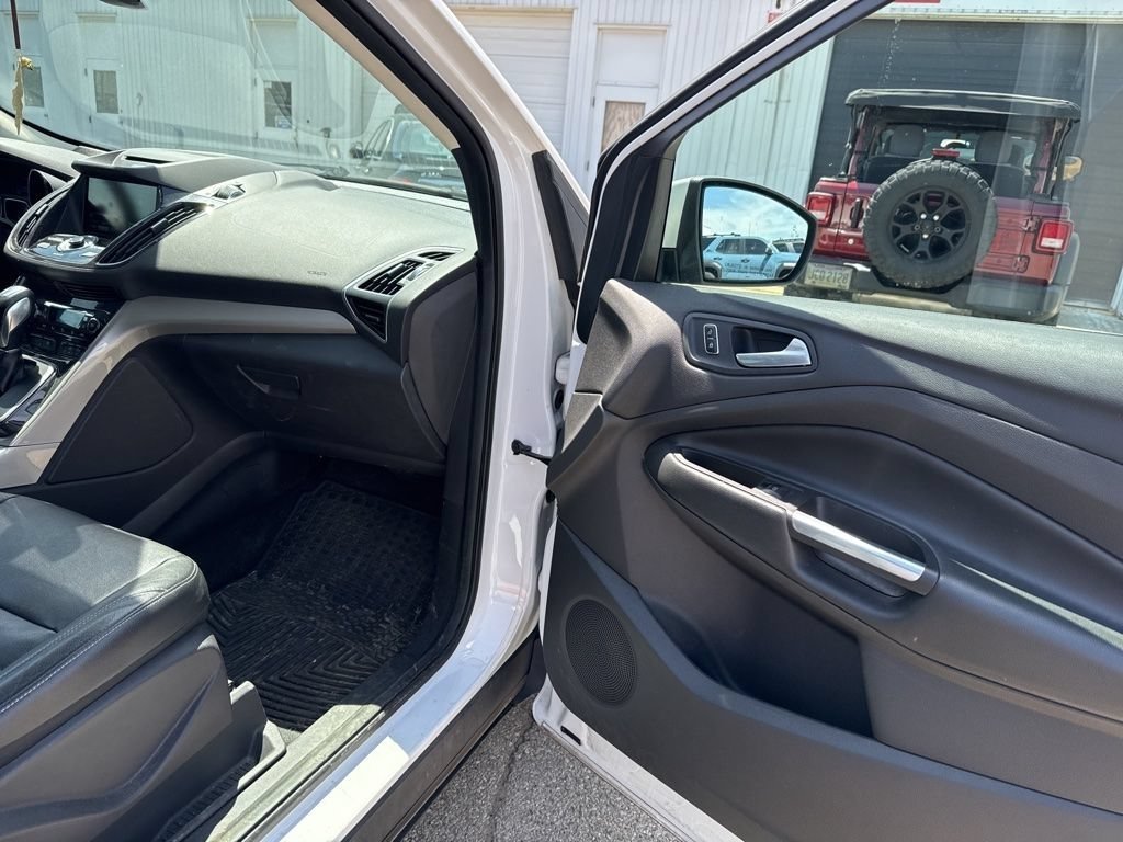 Used 2013 White Platinum Ford SEL image 16