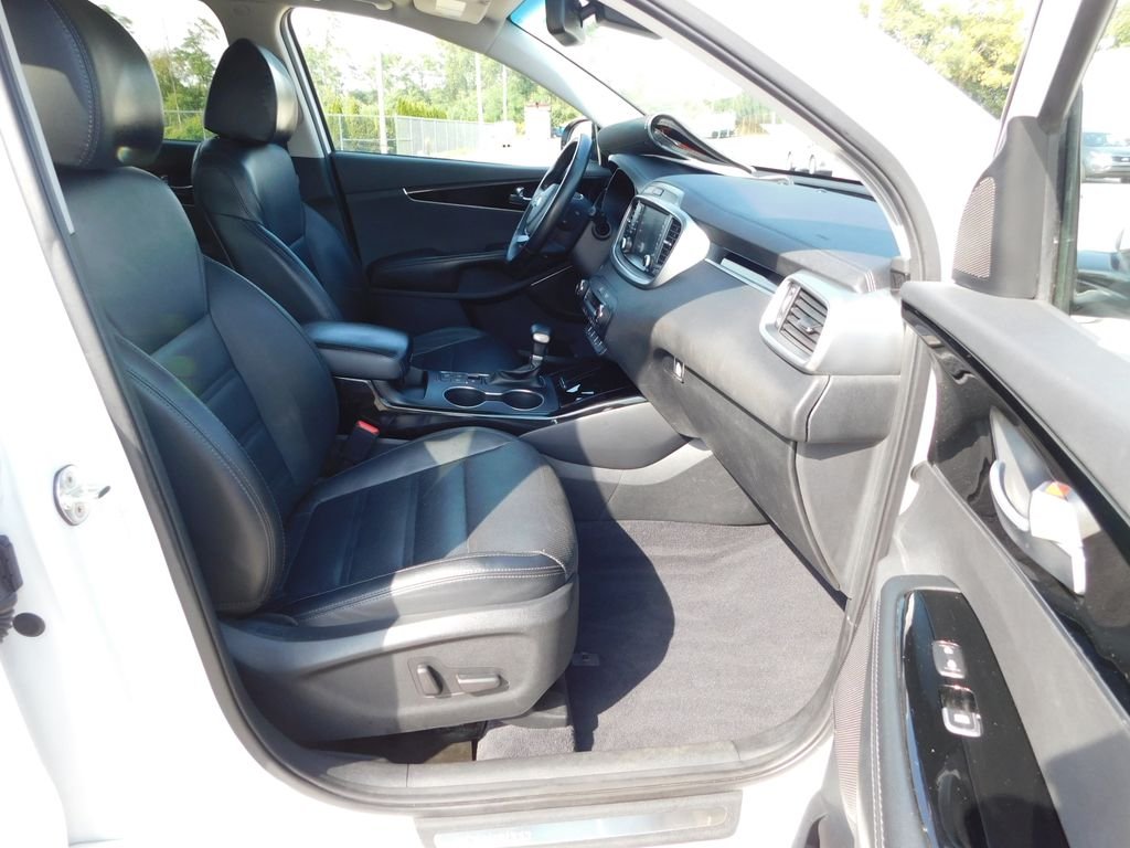 Used 2020 White Kia SX image 18