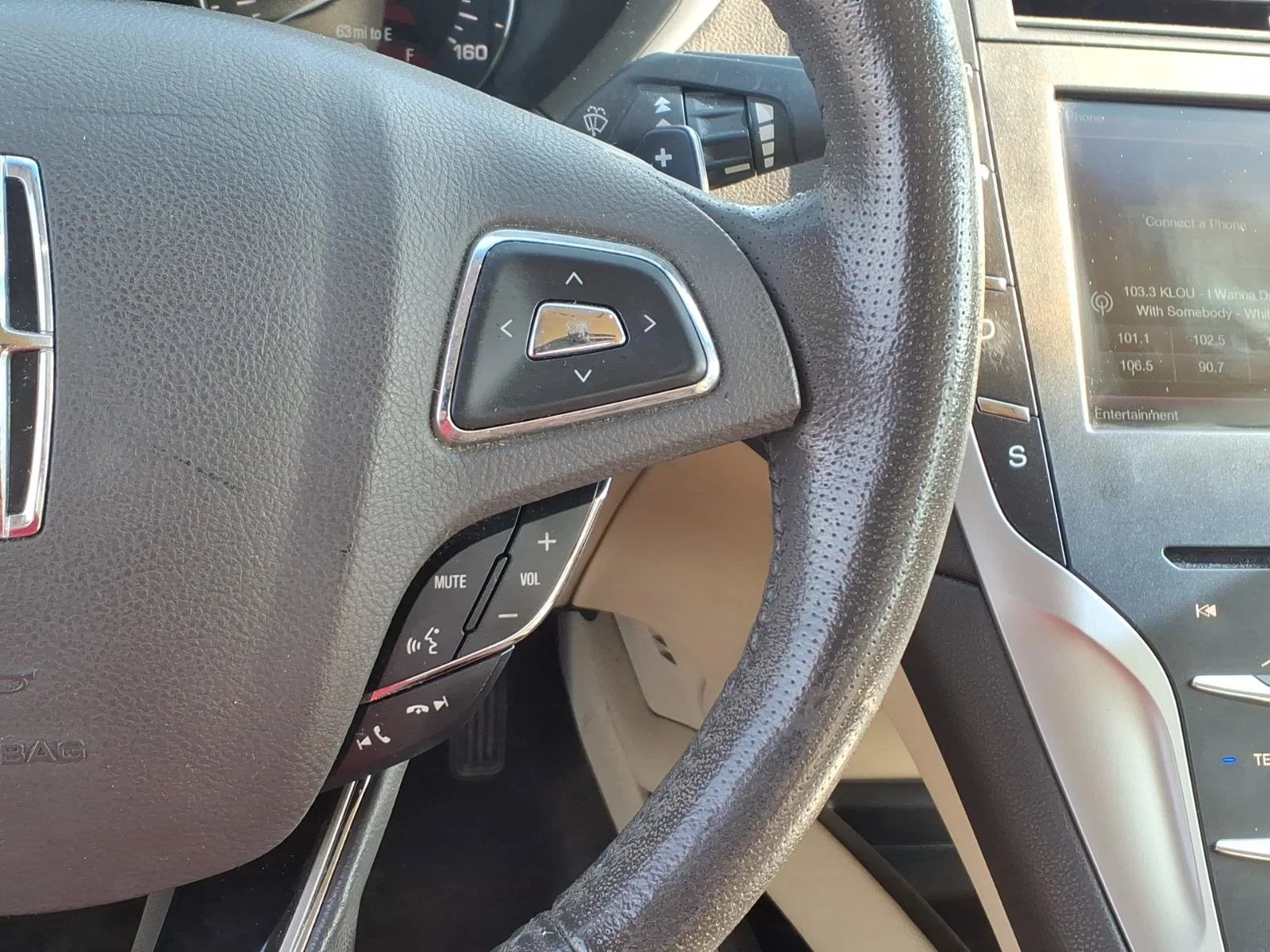 Used 2014 Ruby Red Metallic Lincoln Base image 18