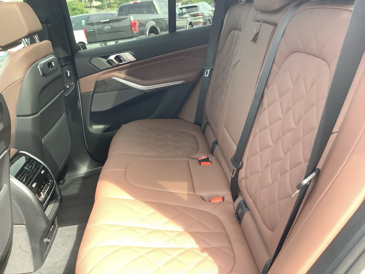 New 2026 Mineral White Metallic BMW sDrive40i image 31