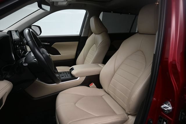 Used 2022 Ruby Flare Pearl Toyota XLE image 10