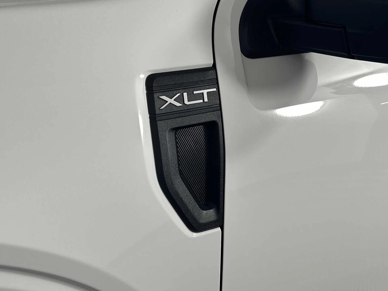 New 2026 Oxford White Ford XLT image 13