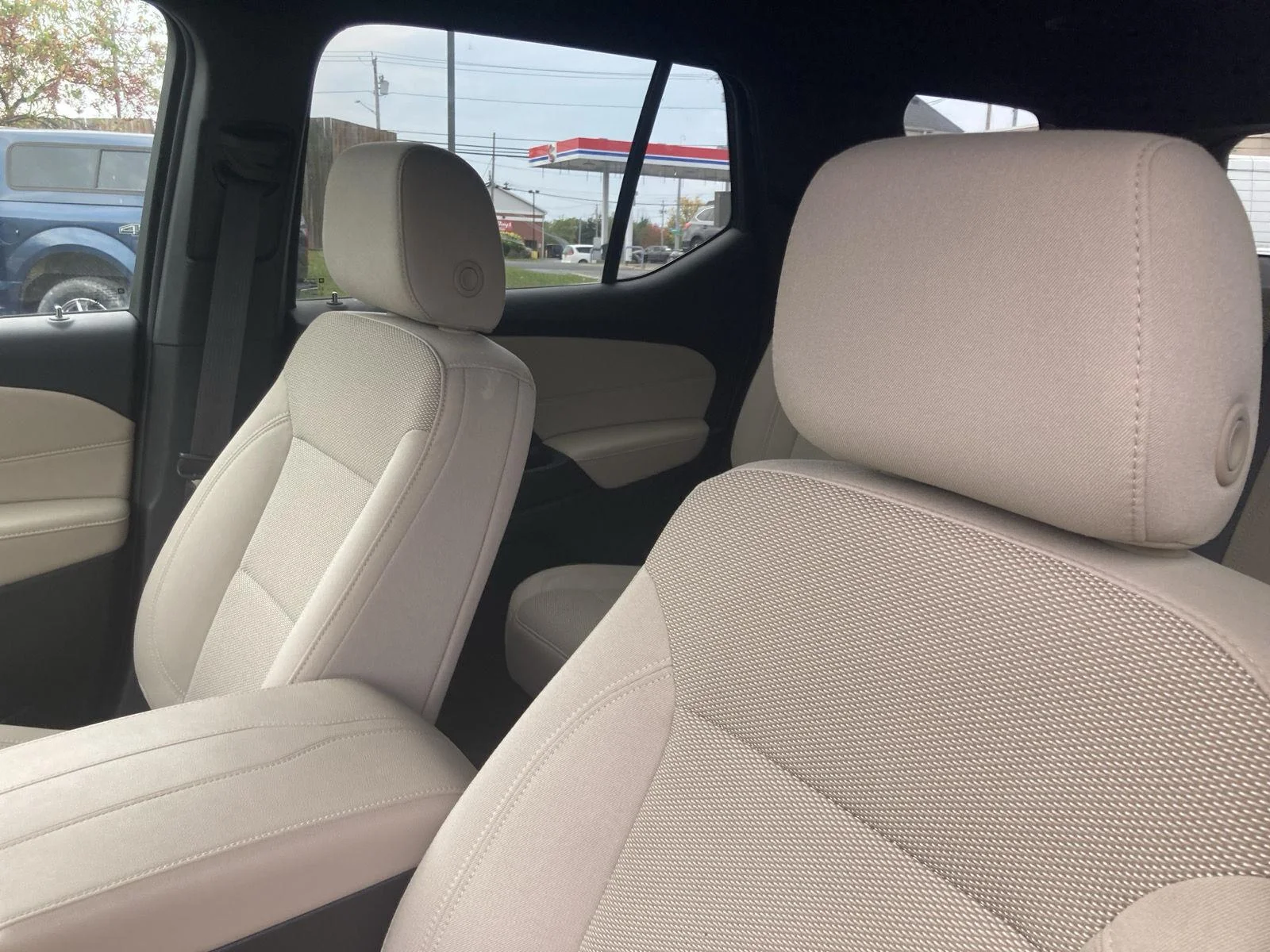 Used 2023 Wh Chevrolet  image 11