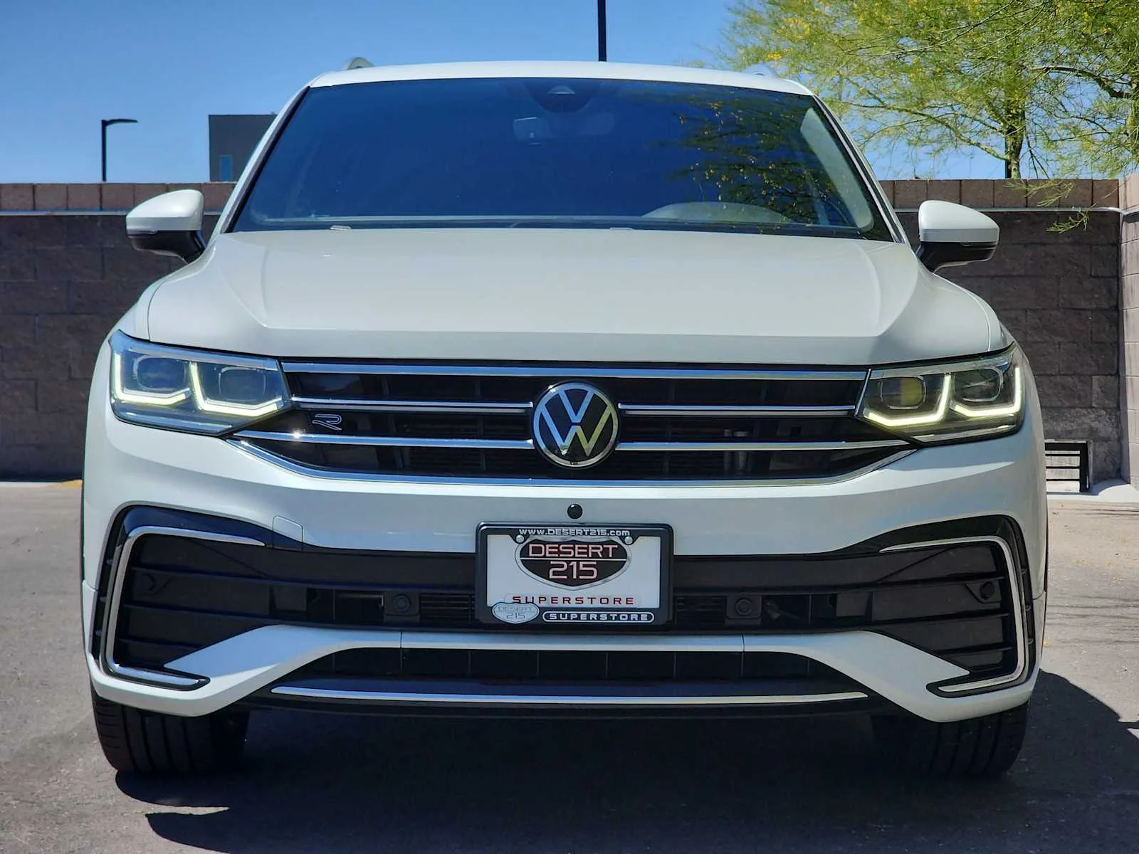 Used 2022 Oryx White Pearl Volkswagen SEL R-Line image 3