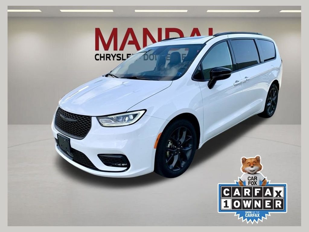 Used 2025 White Chrysler Limited image 1