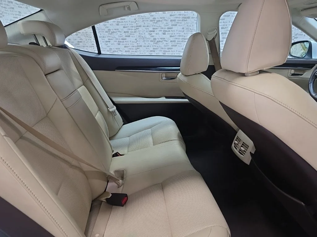 Used 2018 White Lexus 350 image 12