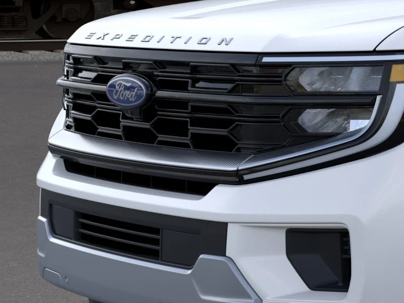 New 2026 Star White Metallic Tri-Coat Ford MAX Platinum® image 17