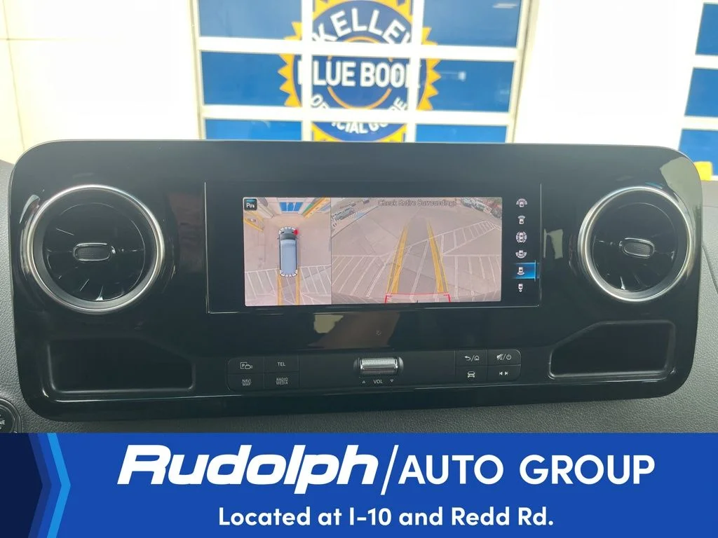 Used 2021  Mercedes-Benz Cargo 144 WB image 22
