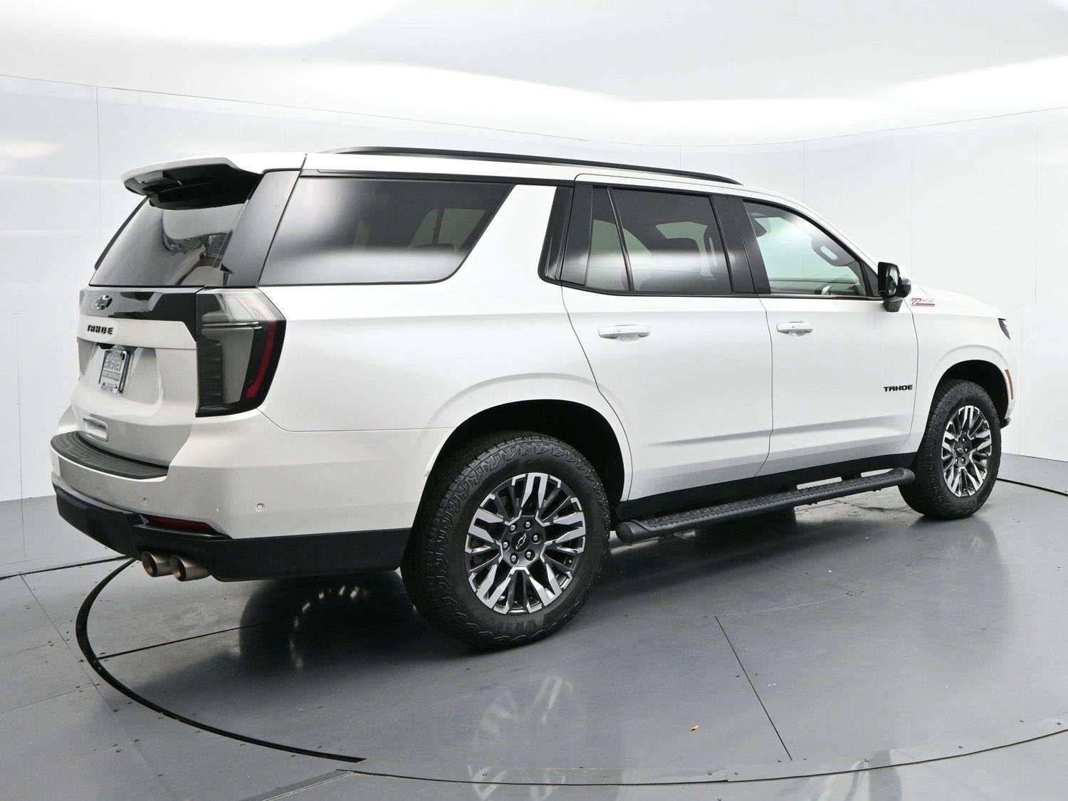 Used 2025 Iridescent Pearl Tricoat Chevrolet Z71 image 7