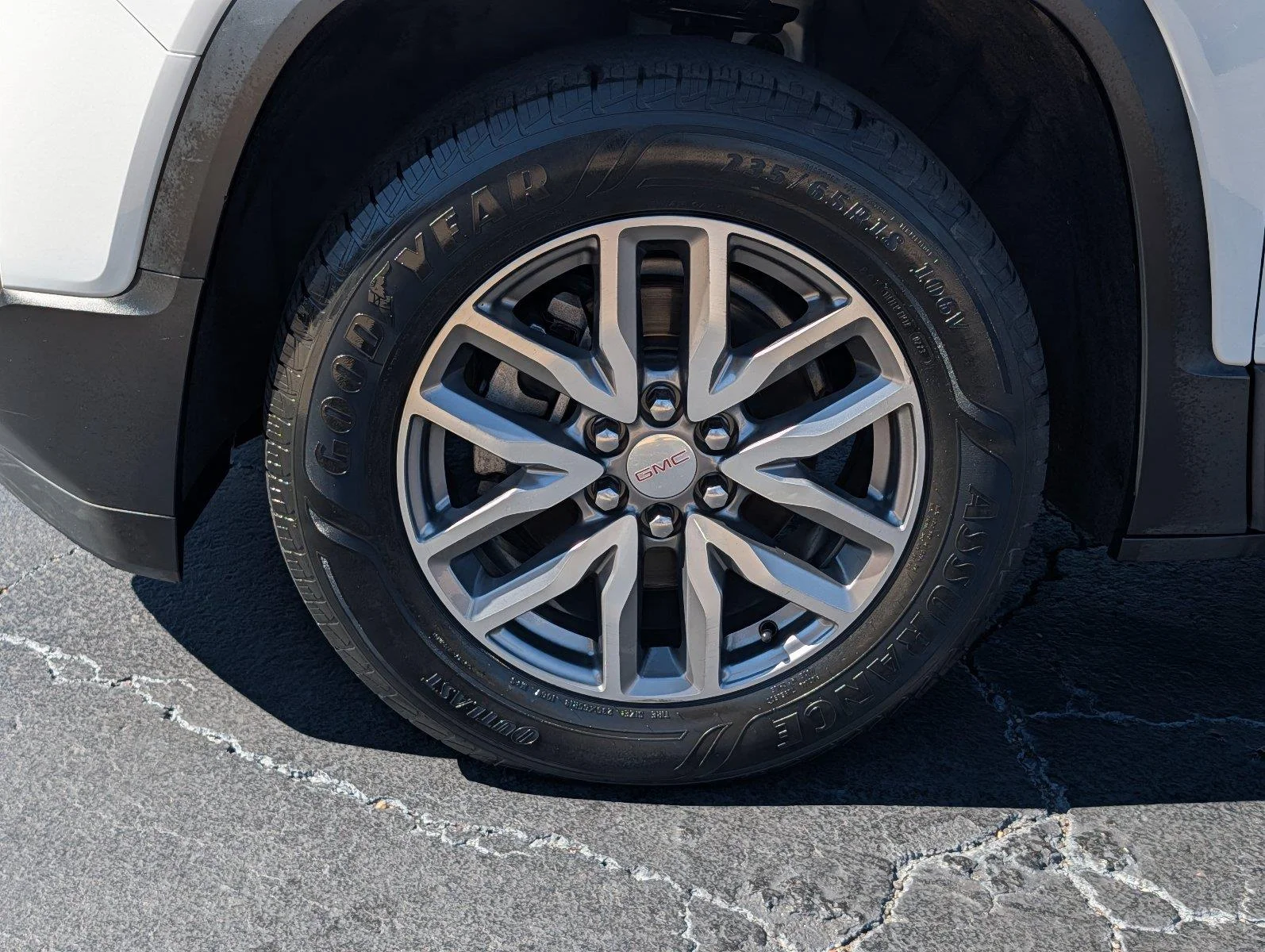 Used 2019 Summit White GMC SLE image 9