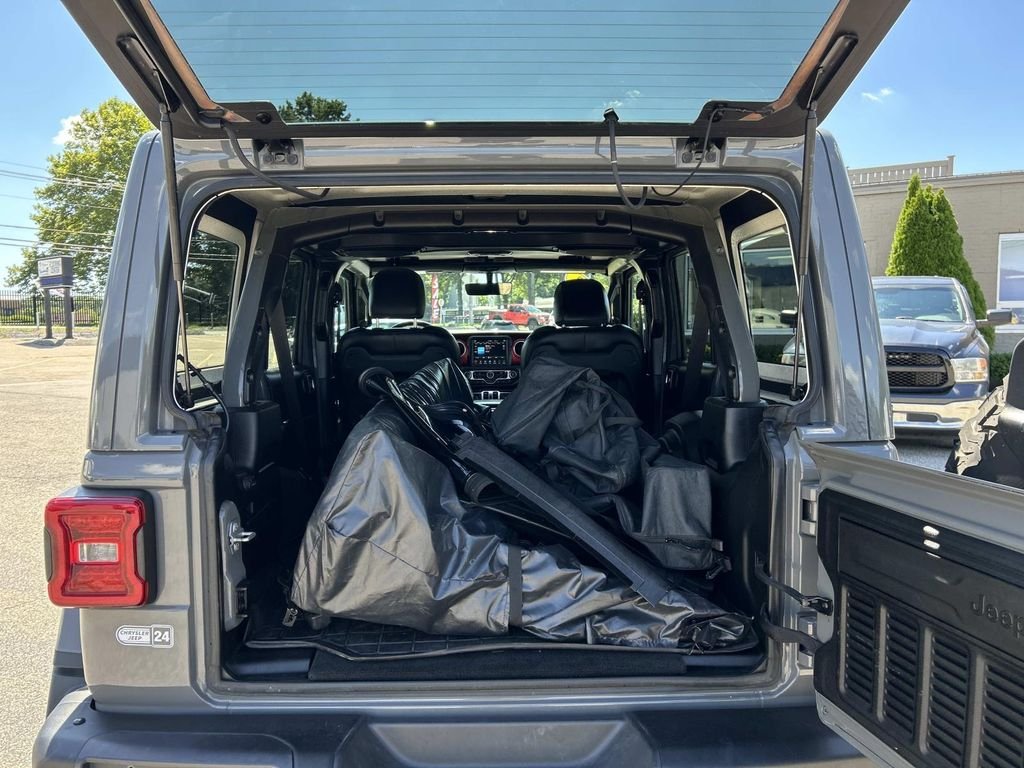 Used 2018 Gray Jeep Unlimited Rubicon image 11