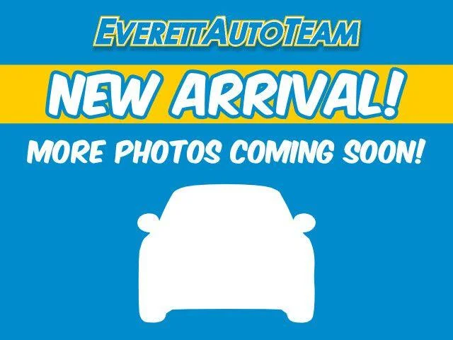Used 2025 Summit White GMC Elevation image 10