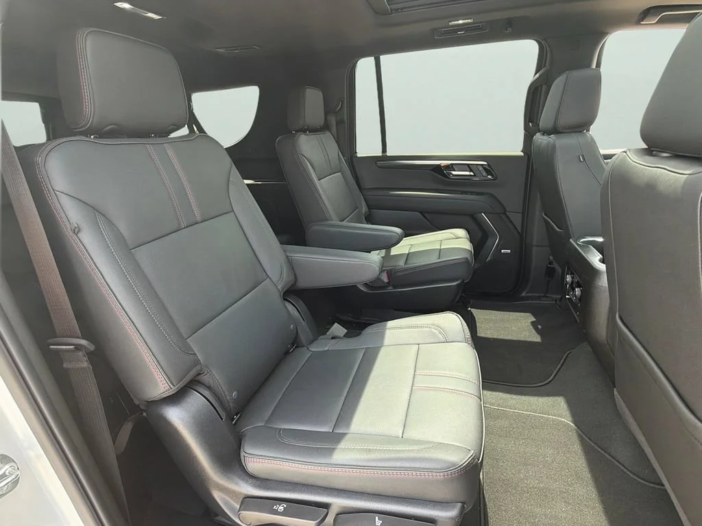 Used 2025 Iridescent Pearl Tricoat Chevrolet RST image 37