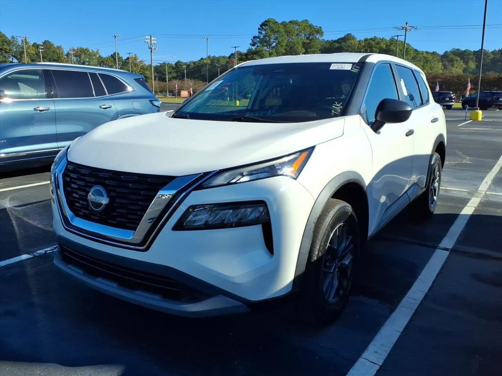 Used 2022 White Nissan S image 1