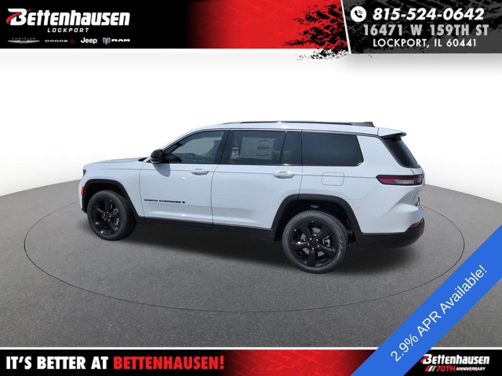 New 2026 White Jeep  image 9