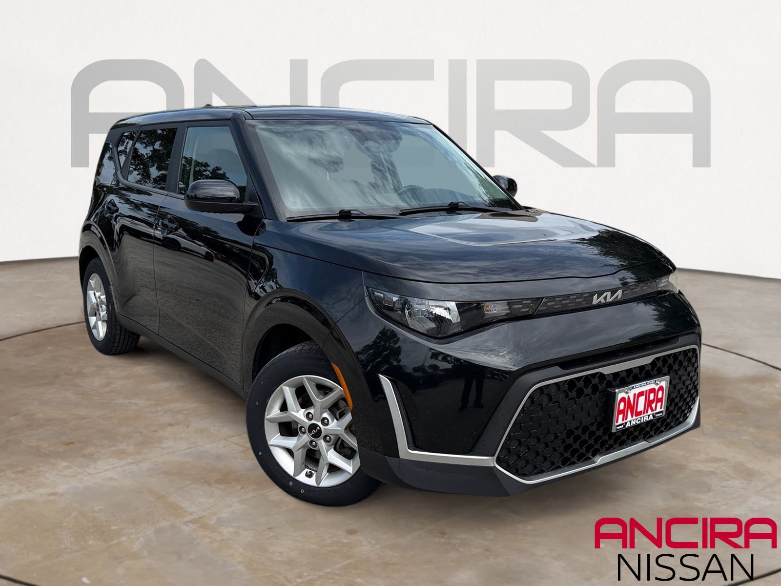 Used 2023 Fusion Black Kia LX image 1