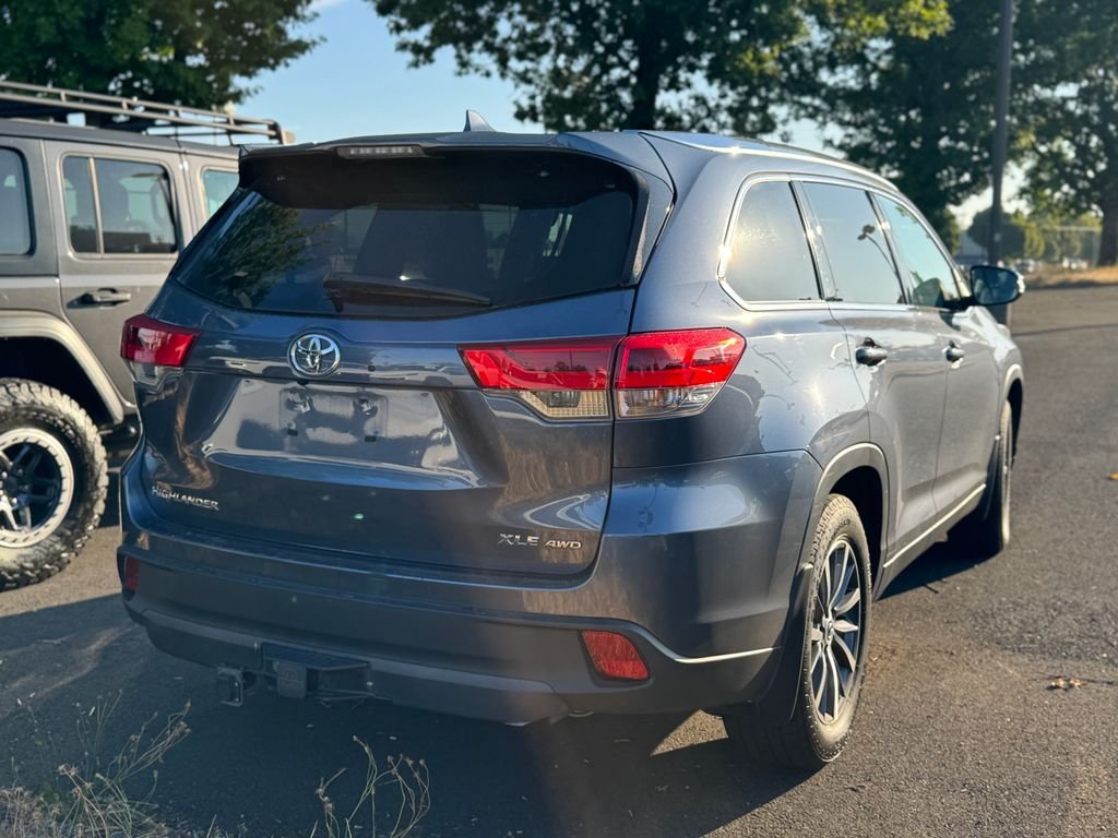 Used 2019 Shoreline Mist Toyota XLE image 2