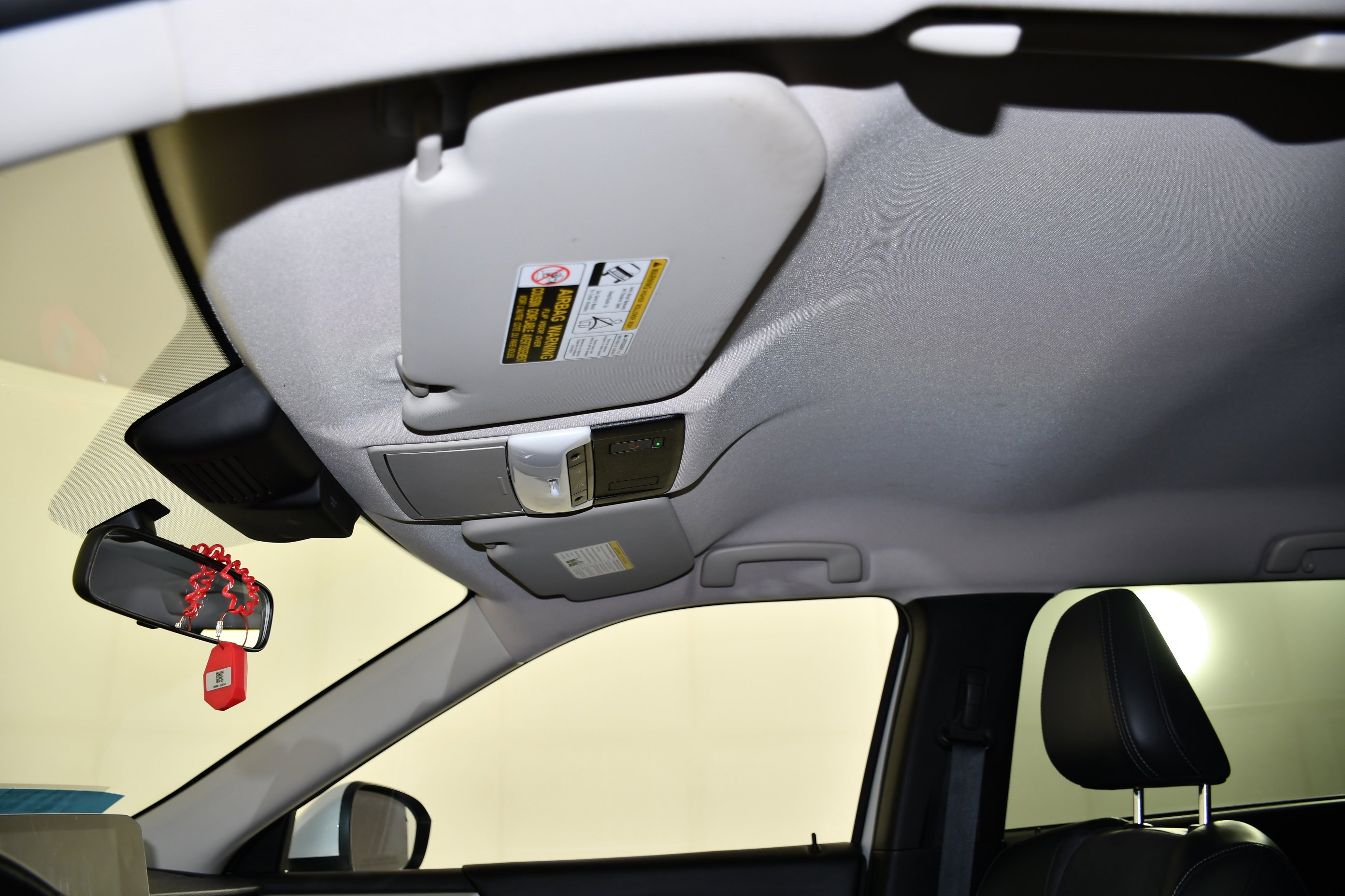 Certified Used 2022 White Diamond Mitsubishi SE image 38