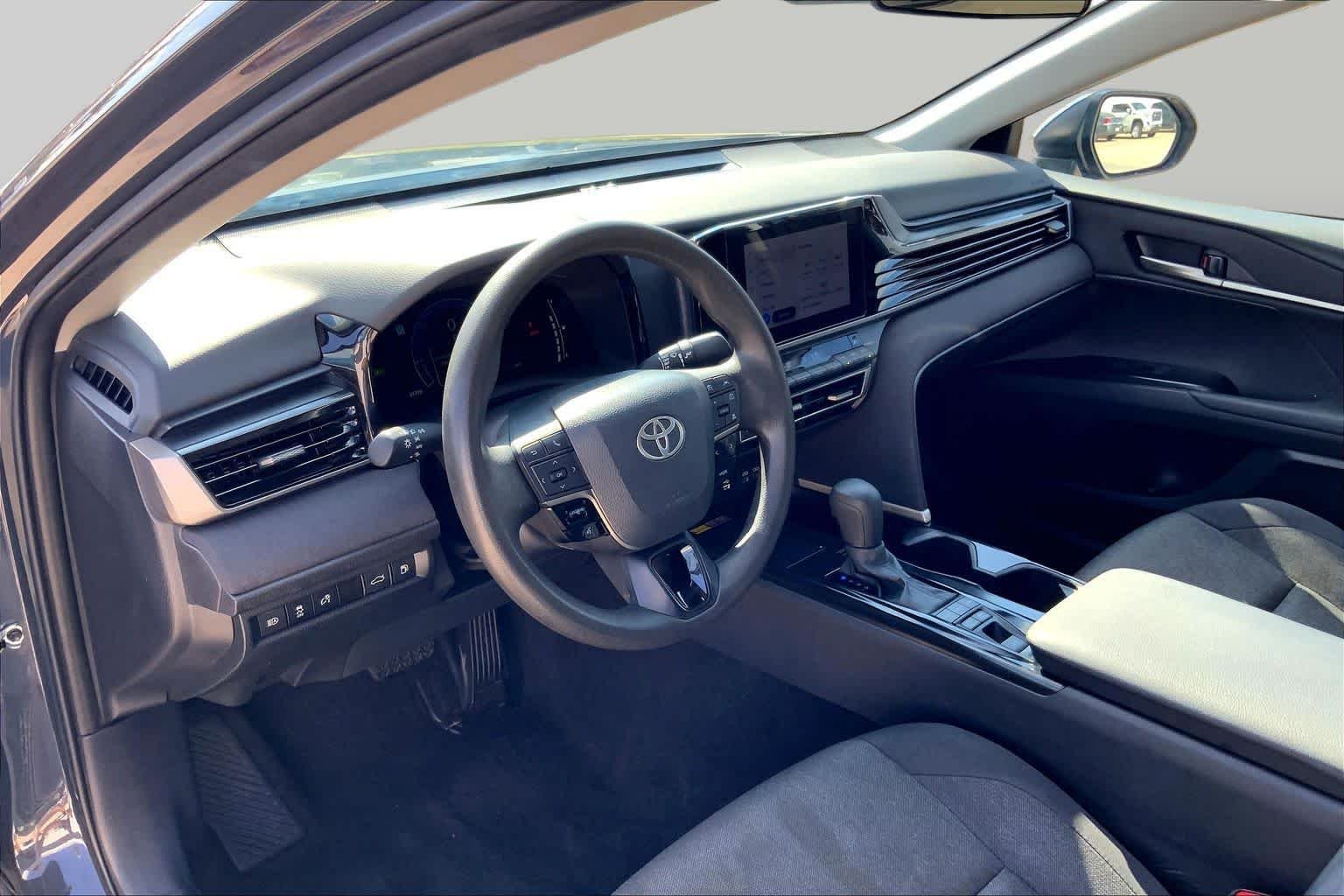 Used 2025 Underground Toyota LE image 18