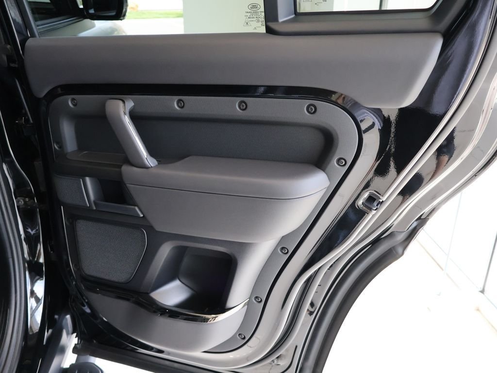 New 2026 Narvik Black Land Rover OCTA Black image 16