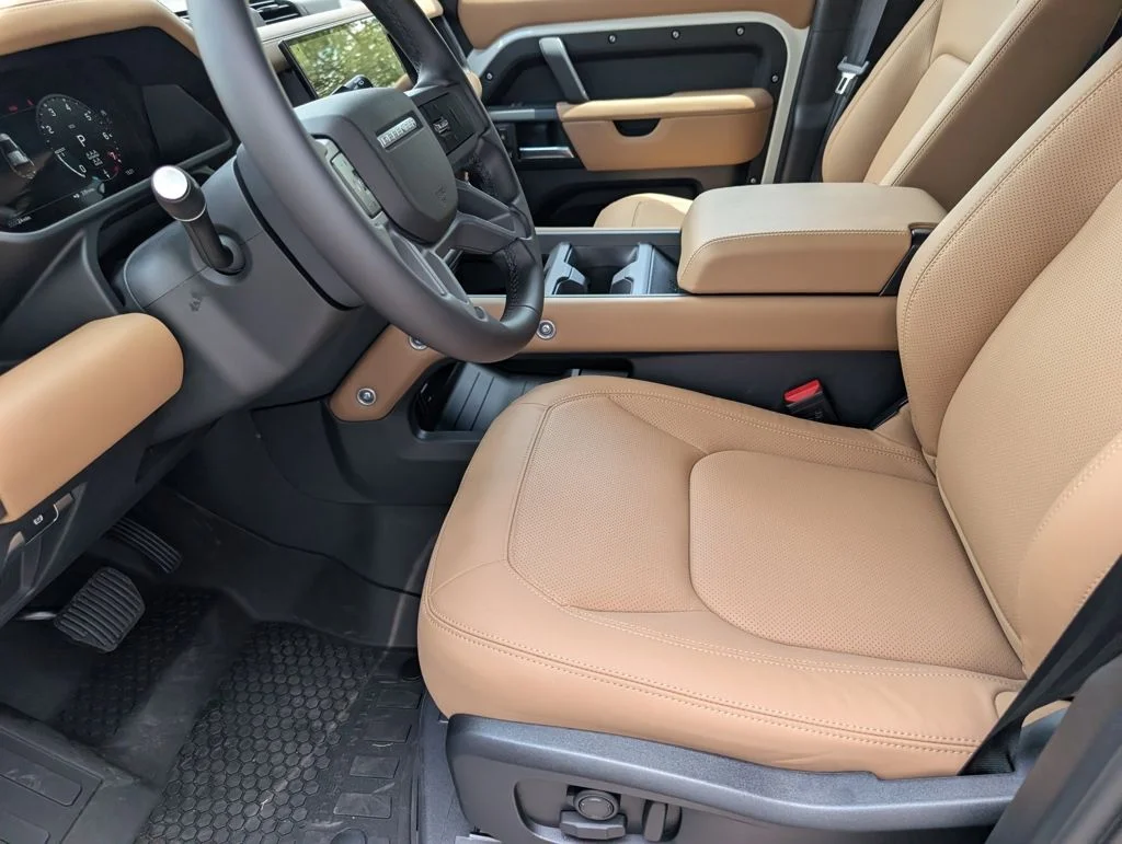 New 2026 Fuji White Land Rover X-Dynamic SE image 23