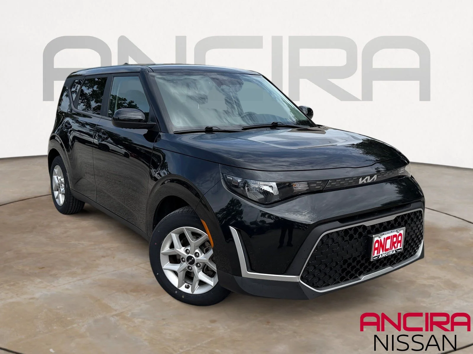 Used 2023 Fusion Black Kia LX image 1
