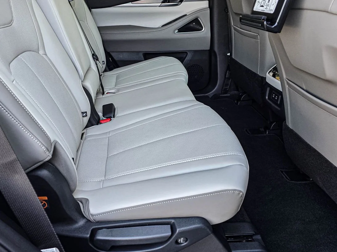 New 2027 RADIANT WHITE INFINITI Luxe AWD image 26