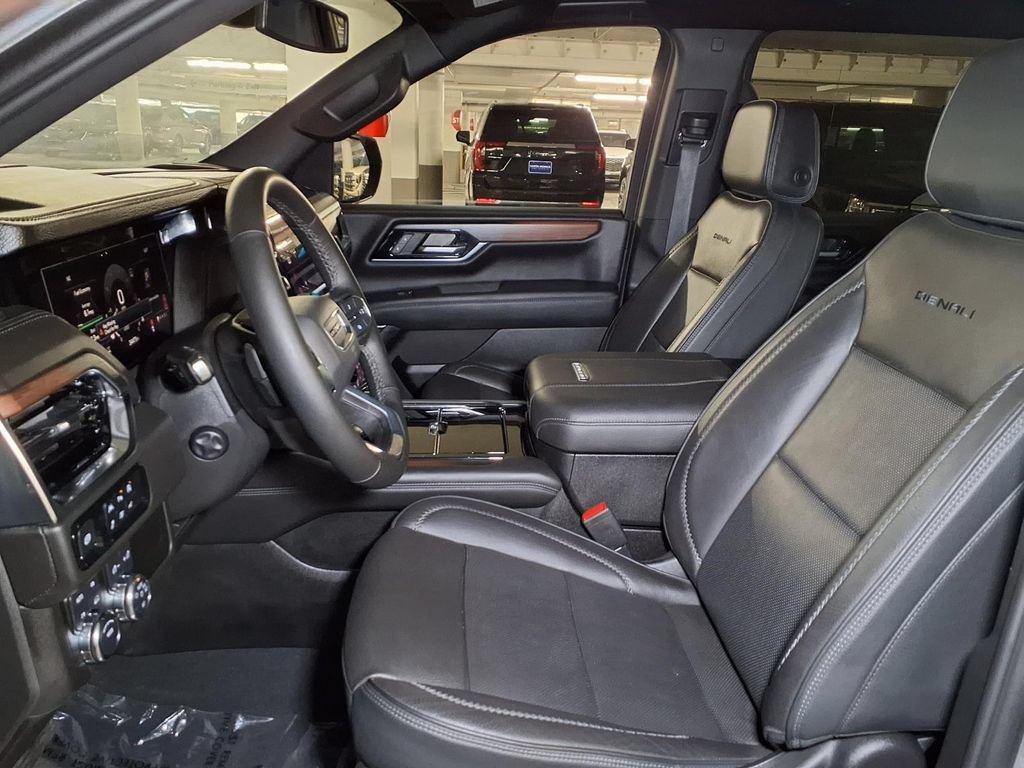 2025 GMC Yukon XL Denali - Photo 14