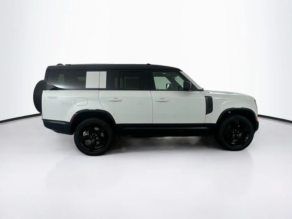 New 2026 Fuji White Land Rover X-Dynamic SE image 4