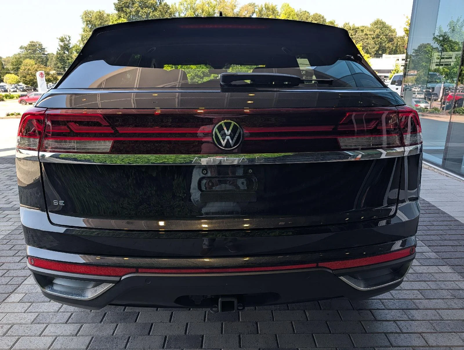 Certified Used 2025 Deep Black Pearl Volkswagen 2.0T SE w/Technology image 18