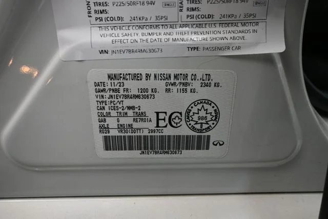 Certified Used 2024 White INFINITI LUXE image 42