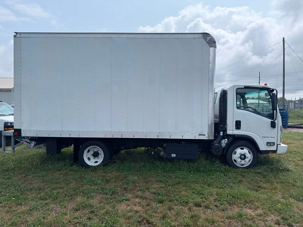 New 2023 Arc White Chevrolet NA image 4
