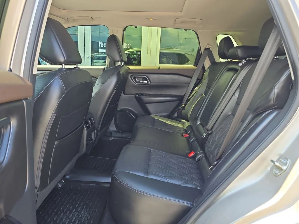 Used 2023 Gold Nissan Platinum image 15
