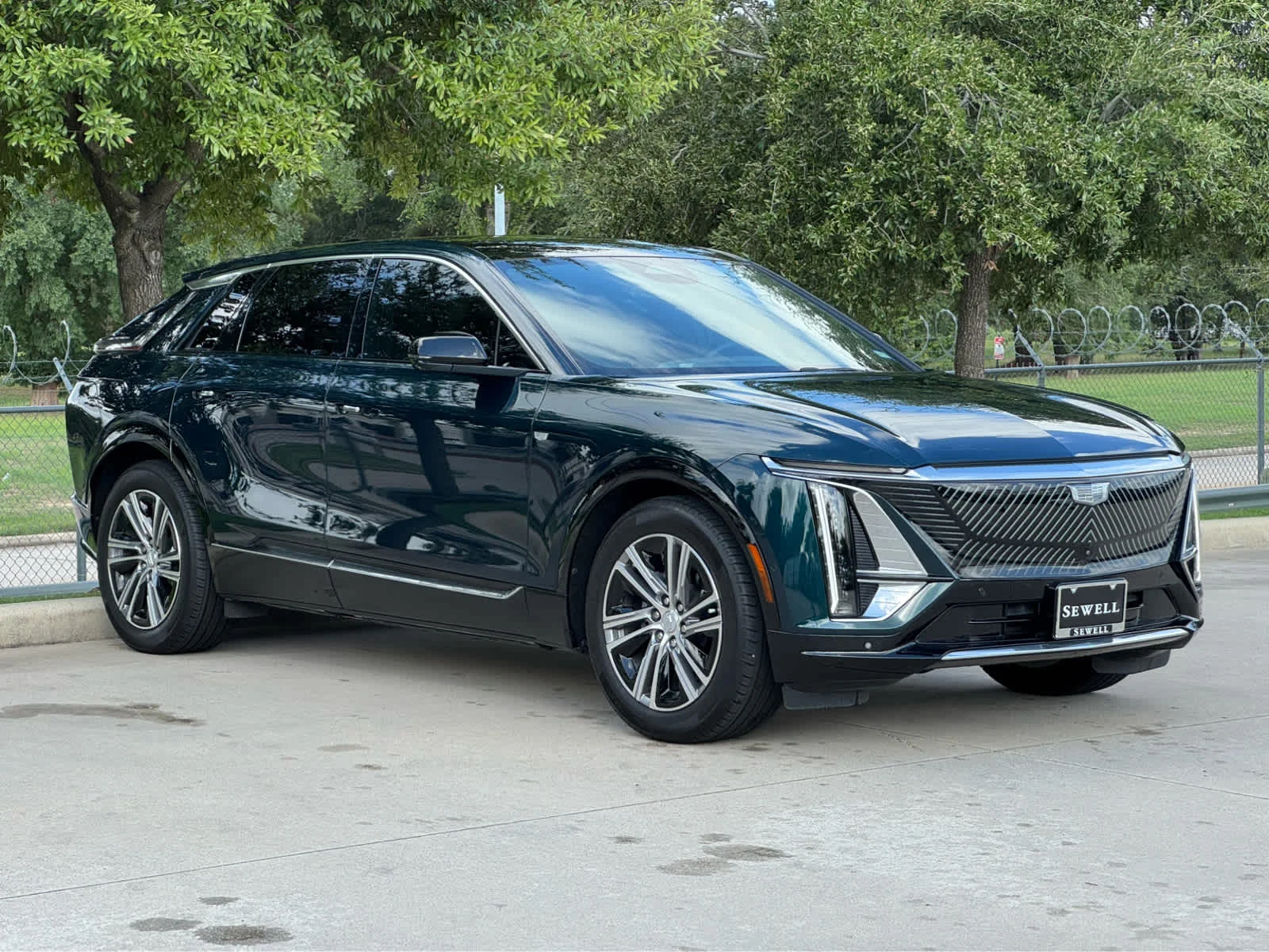 Used 2025 Emerald Lake Metallic Cadillac Luxury image 4