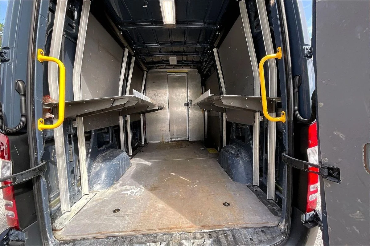 Used 2018  Mercedes-Benz Standard Roof V6 image 7