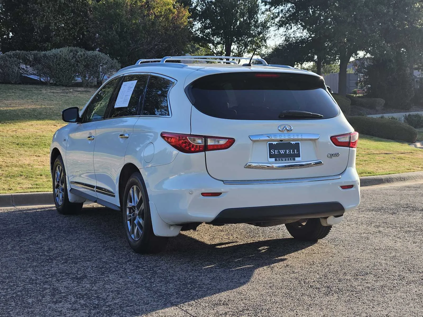 Used 2014 Moonlight White INFINITI  image 3