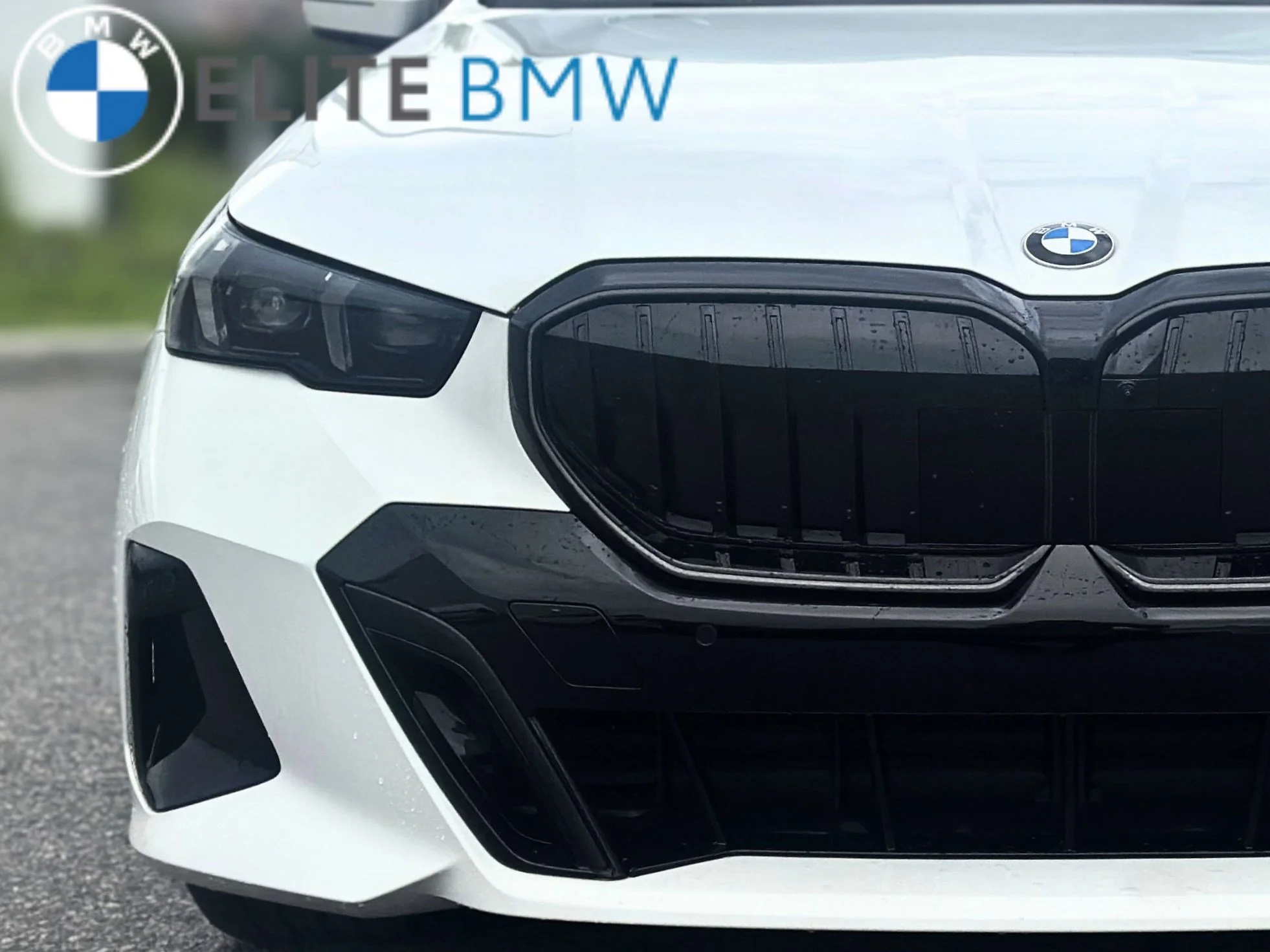 New 2026 Alpine White BMW 530i xDrive image 36
