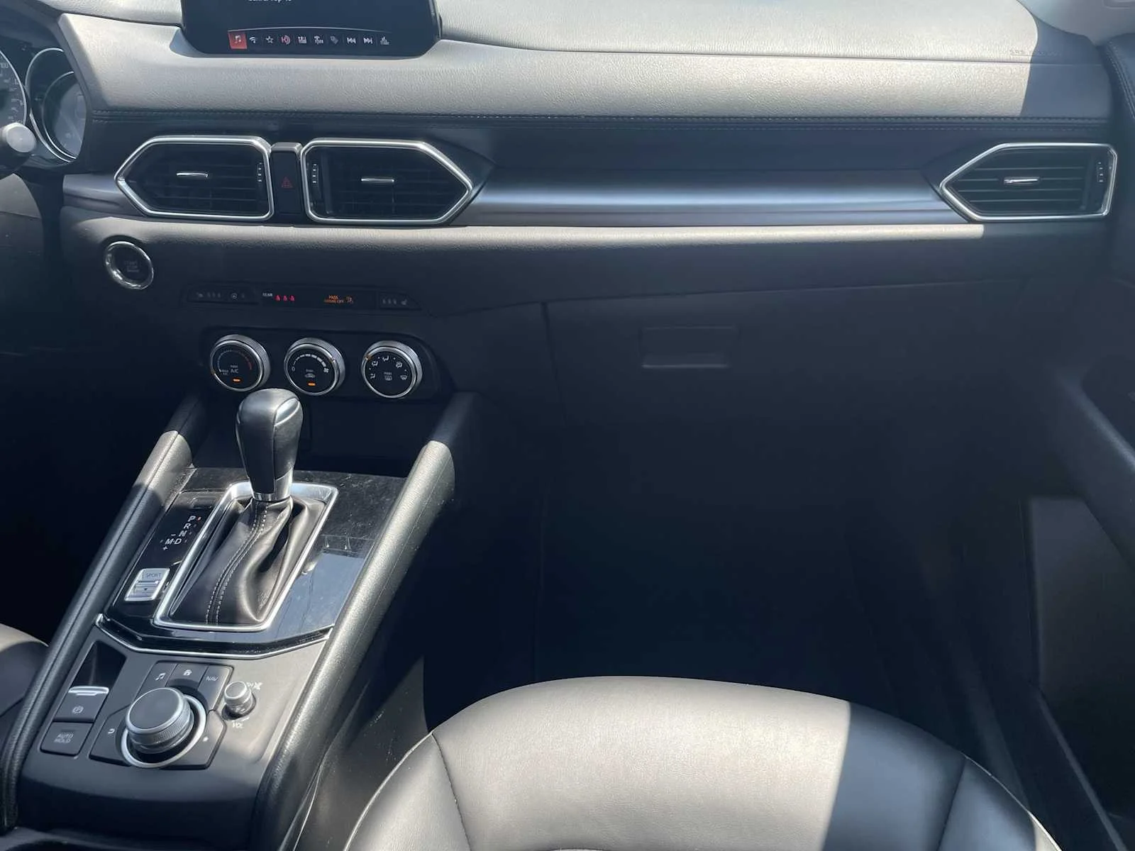 Used 2019  Mazda Touring image 27