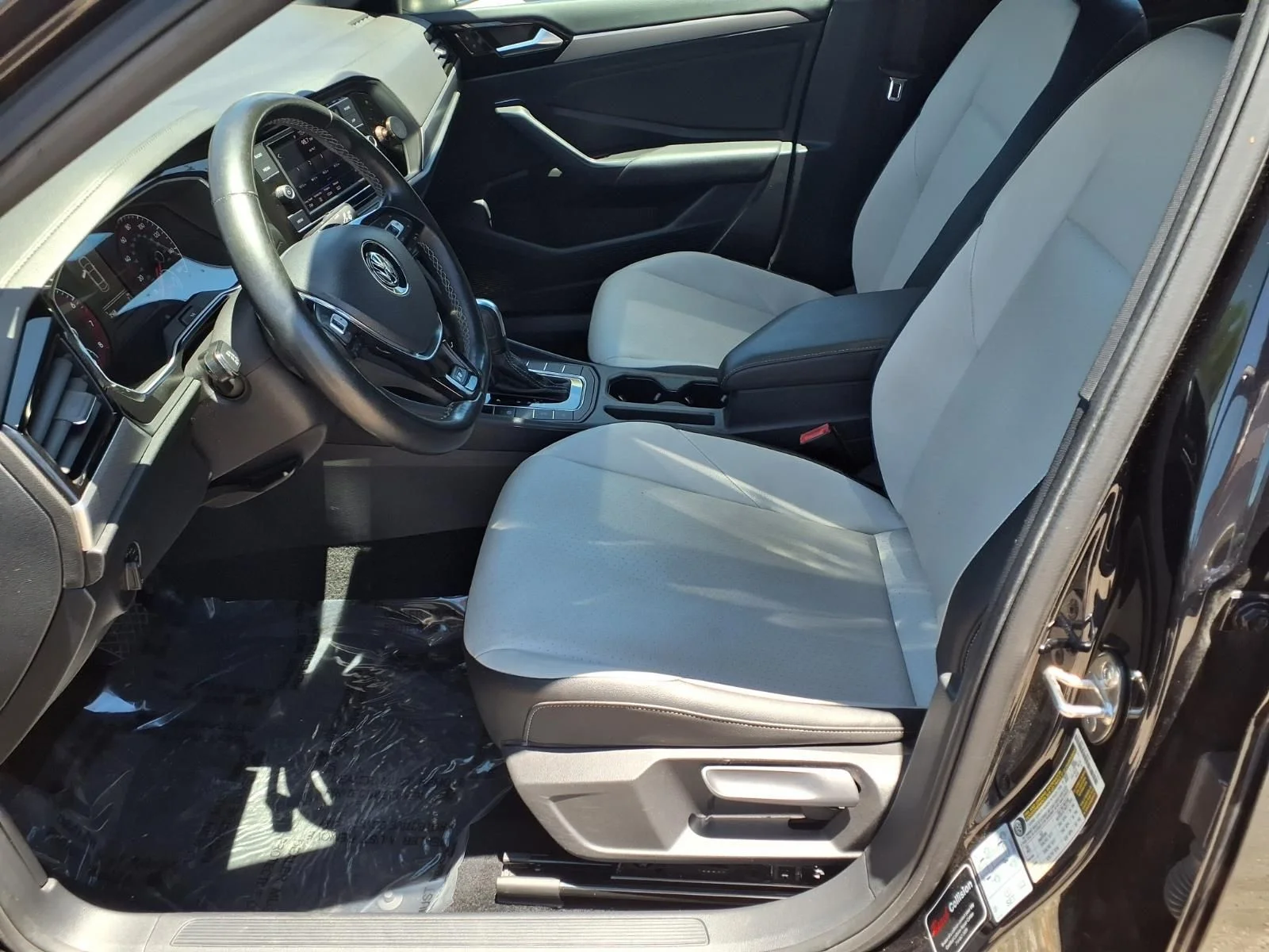 Used 2020 Black Volkswagen R-Line image 18