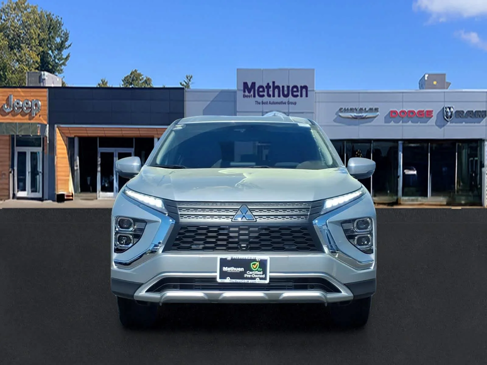 Used 2024 Alloy Silver Metallic Mitsubishi SE image 10