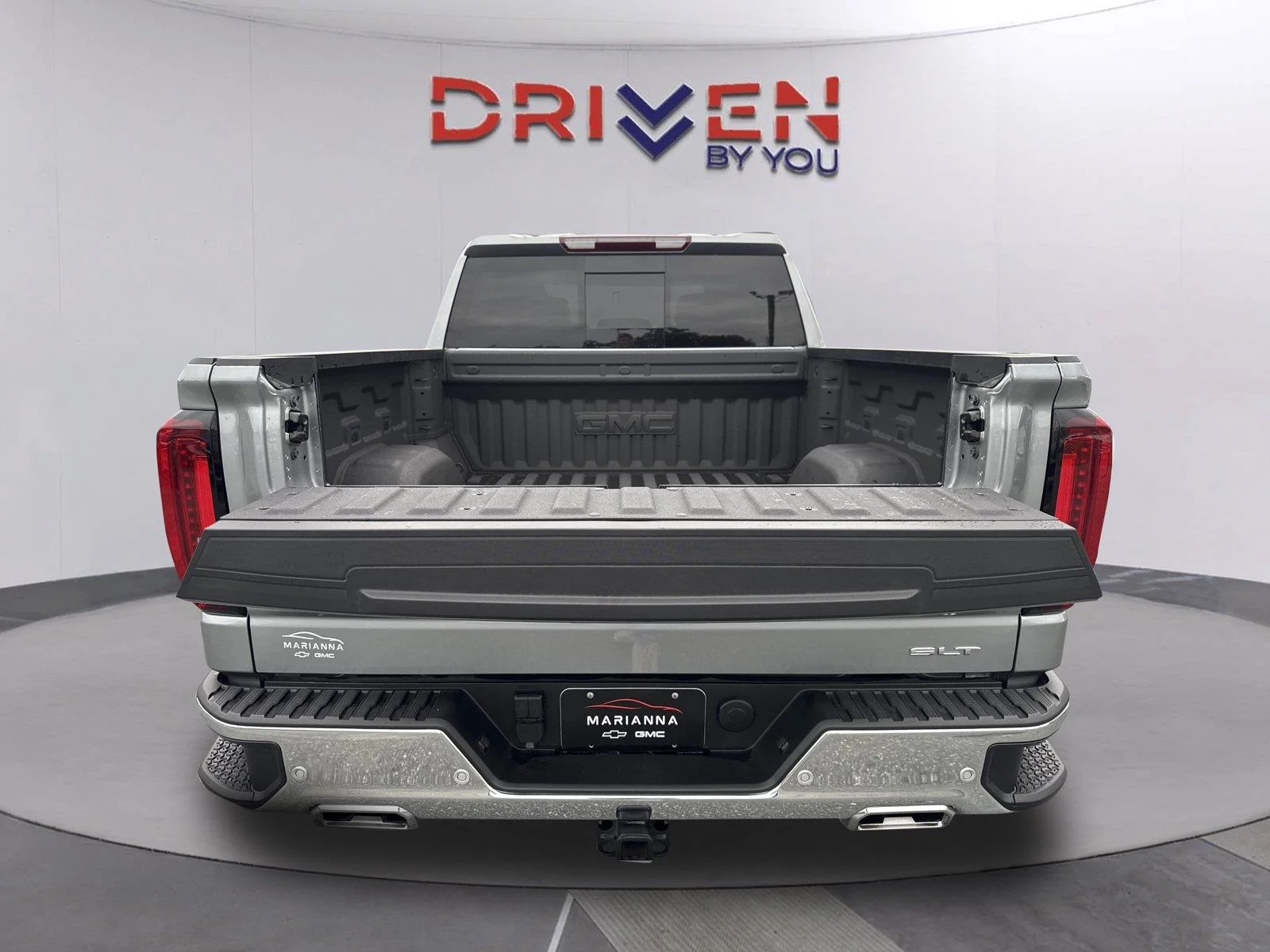 Used 2025 Sterling Metallic GMC SLT image 32