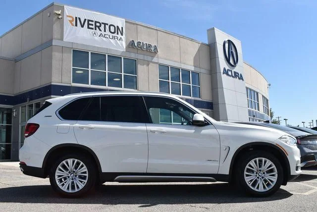 Used 2017 Alpine White BMW xDrive40e image 4