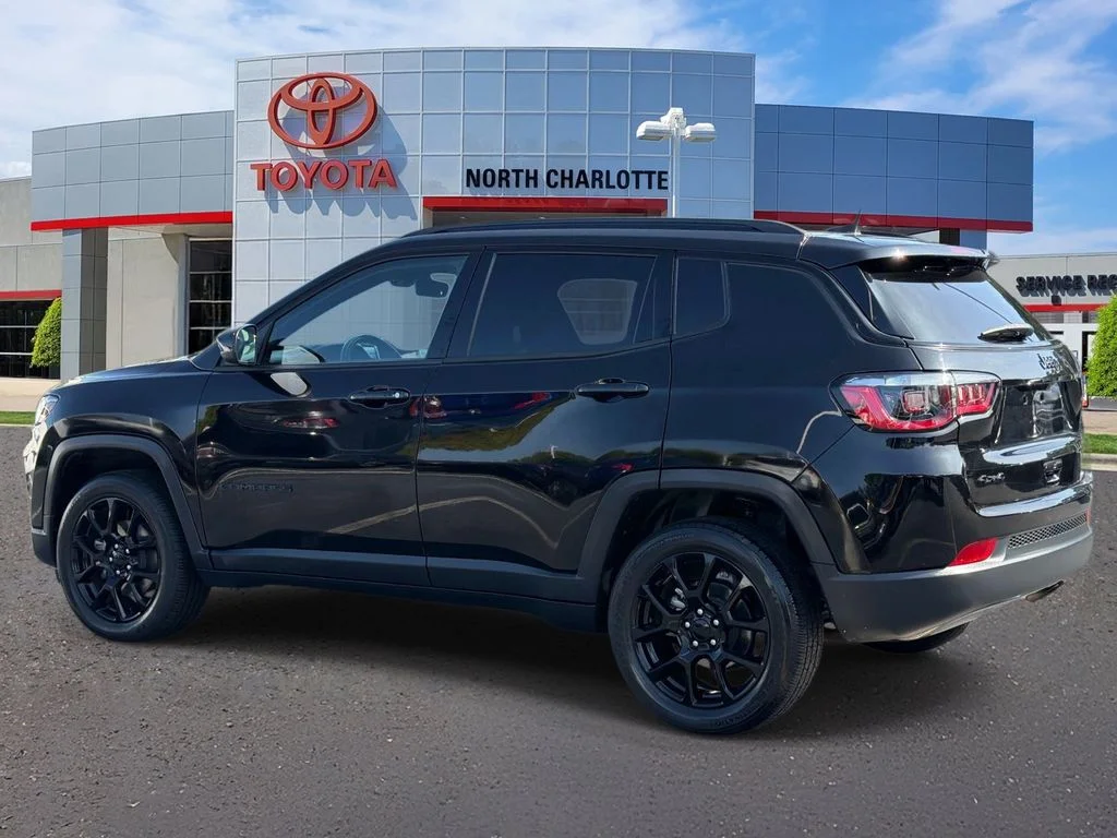 Used 2022 Black Jeep Latitude image 6