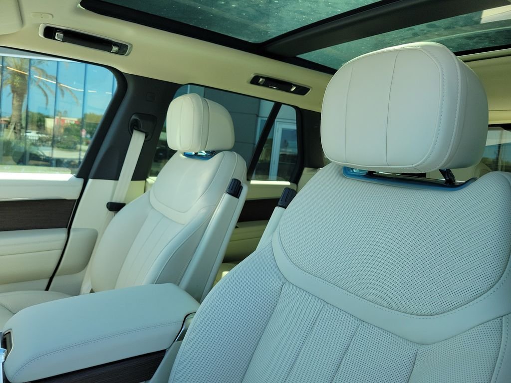 New 2026 Charente Grey LAND ROVER SE image 26