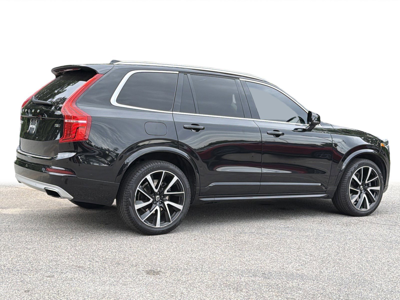 Used 2021 Onyx Black Metallic Volvo Momentum image 26