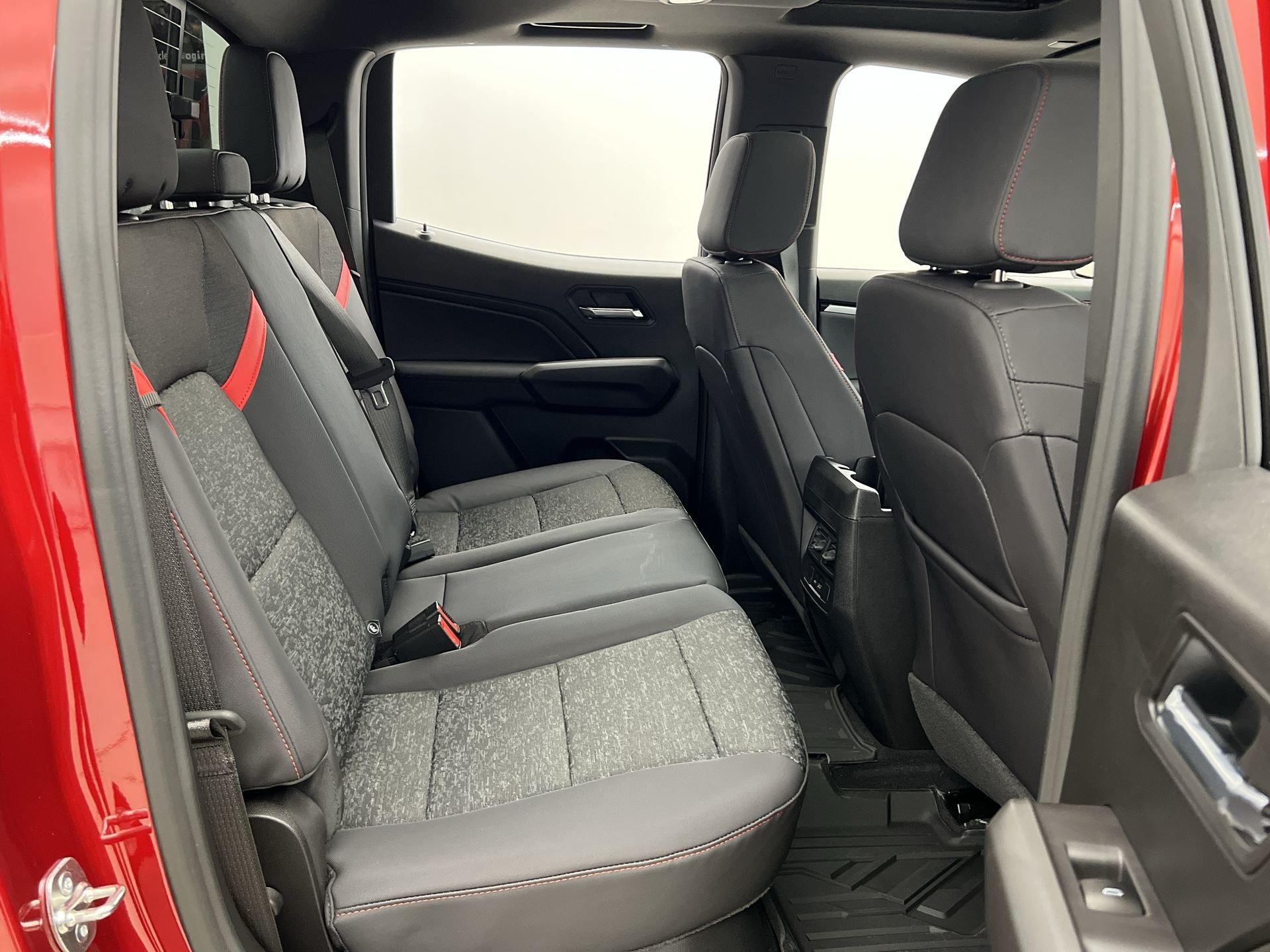 2025 Chevrolet Colorado Z71 - Photo 60