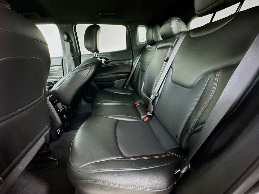 Used 2023 Granite Crystal Metallic Clearcoat Jeep Trailhawk image 28